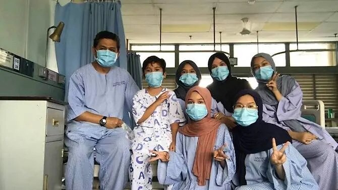 Gia dinh bac si 7 nguoi nhiem virus nhung van vui ve o Malaysia hinh anh
