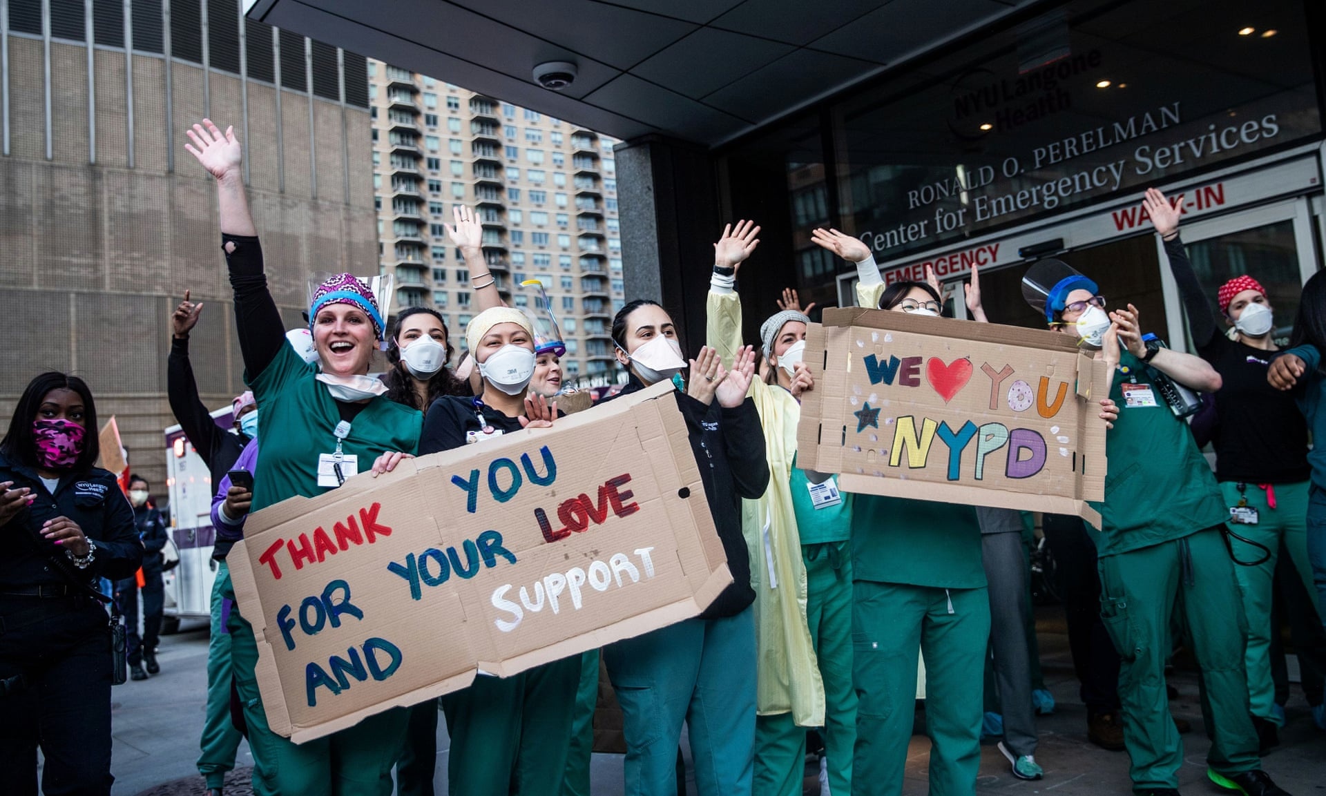 So nguoi chet vi virus corona o New York vuot 10.000 hinh anh