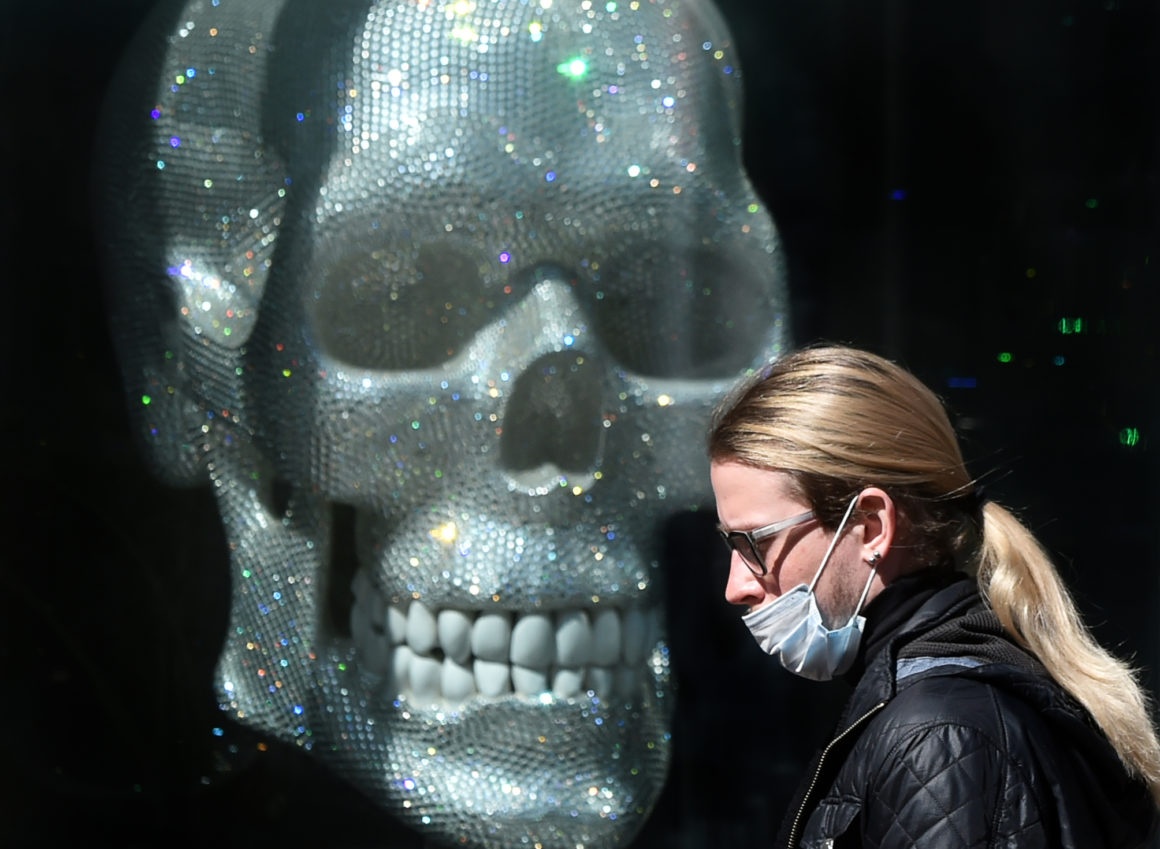 Be boi ky la phia sau lo khau trang TQ 'gay that vong' o Phan Lan hinh anh