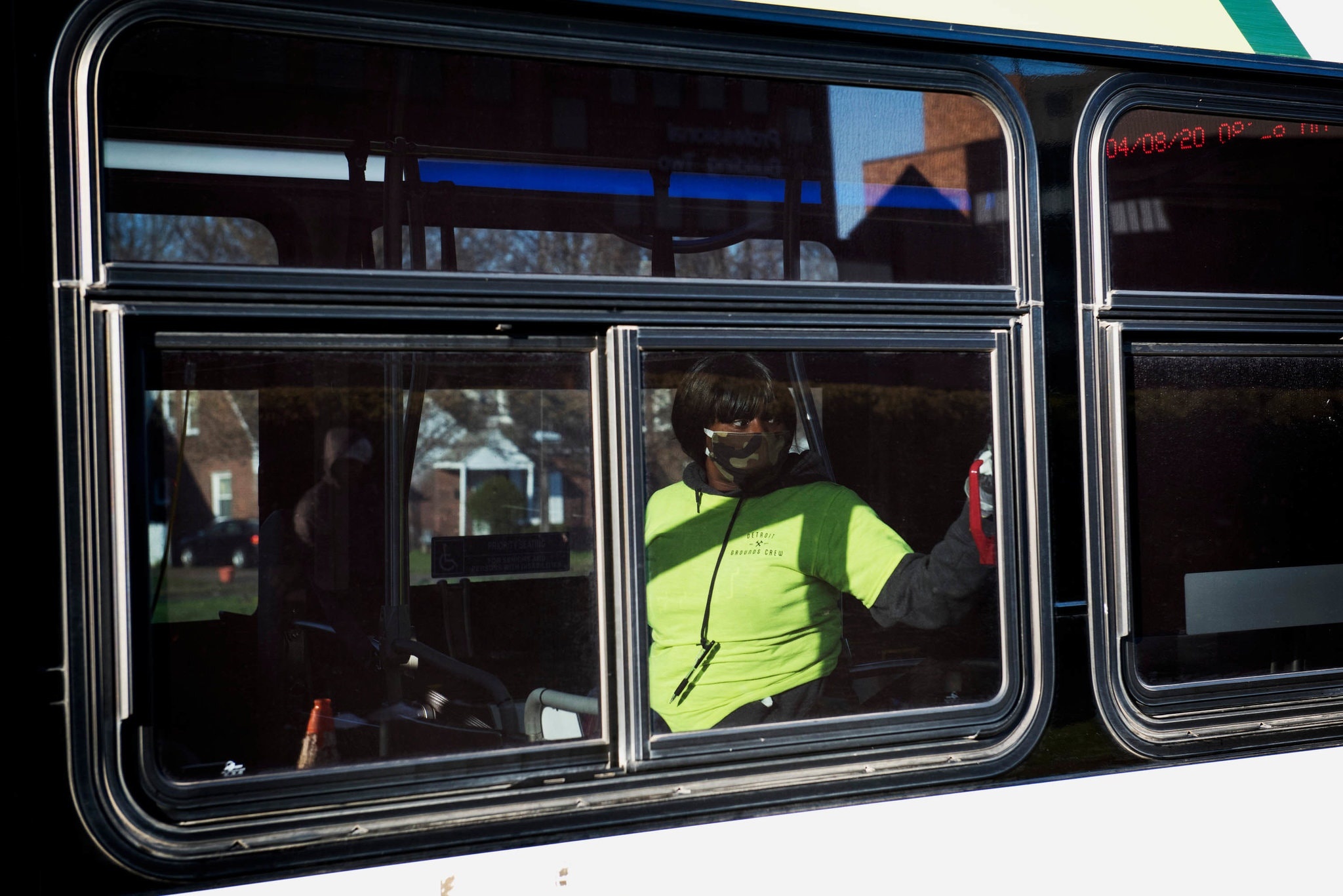 xe buyt o My dich covid anh 8