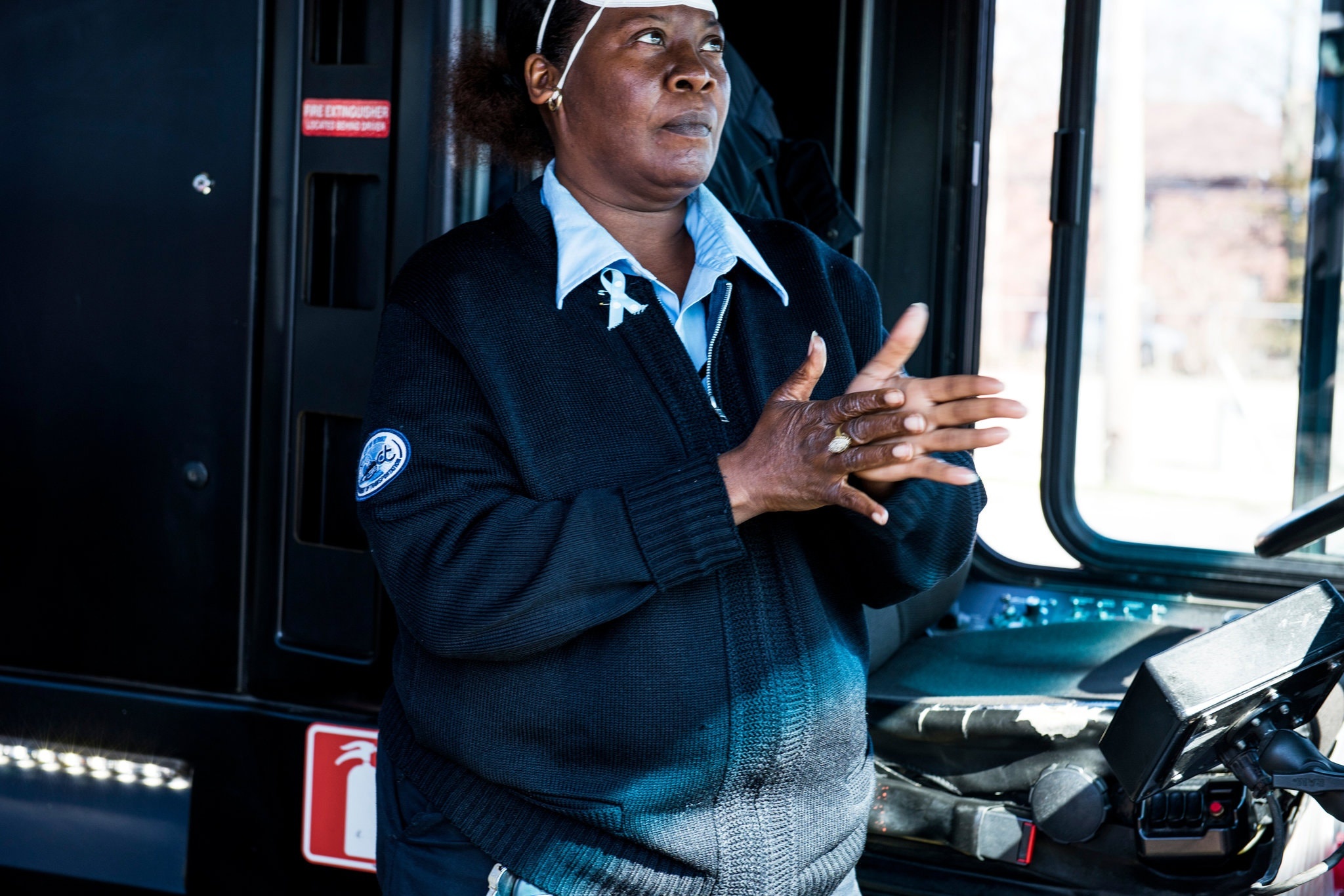 xe buyt o My dich covid anh 2