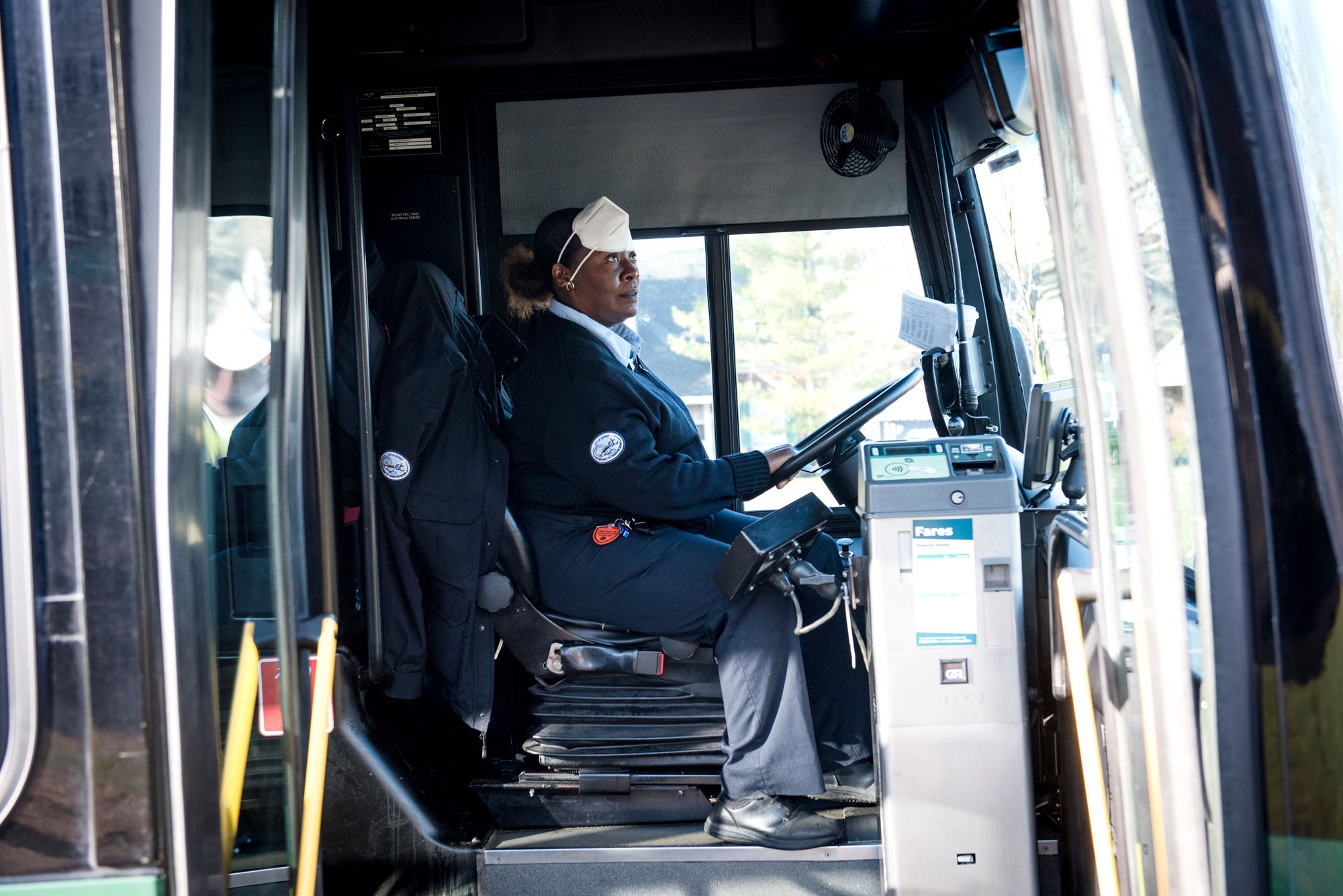 xe buyt o My dich covid anh 3