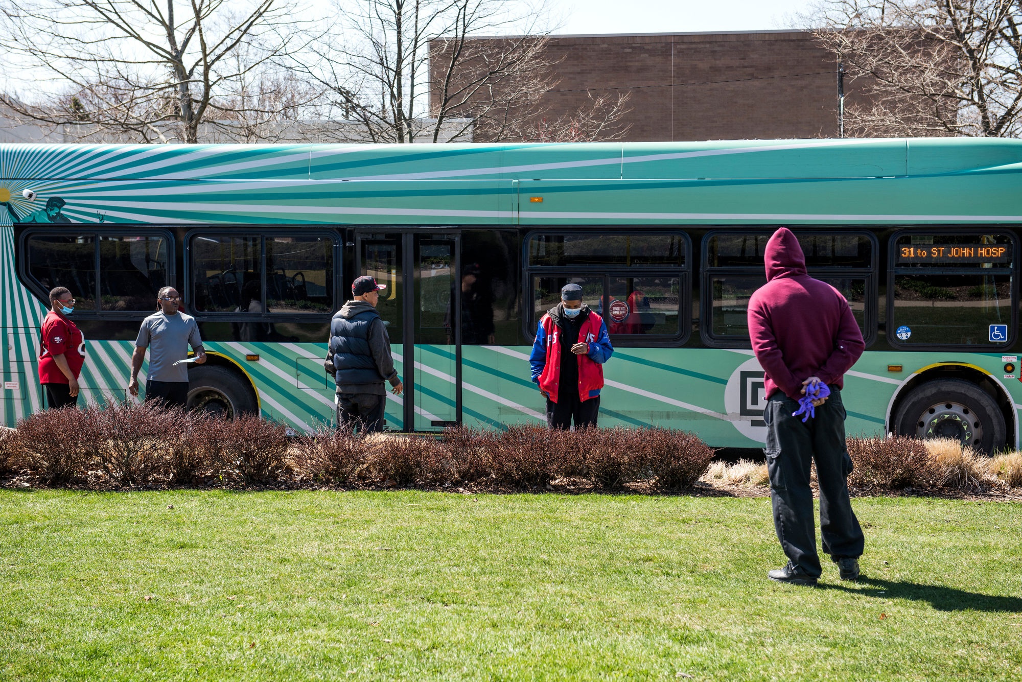 xe buyt o My dich covid anh 1