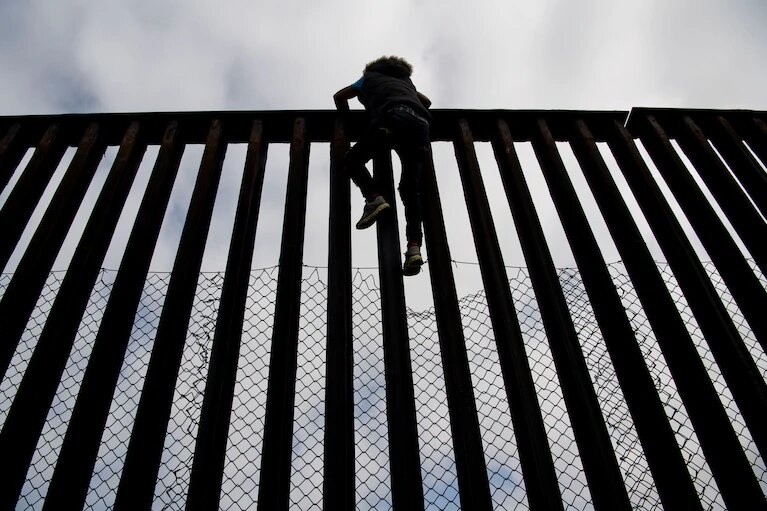 Tuong bien gioi ‘bat kha xam pham’ cua TT Trump co thang bi cua 18 lan hinh anh