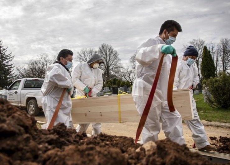 'Covid, Covid, Covid' - nhung noi buon o nghia trang New York hinh anh
