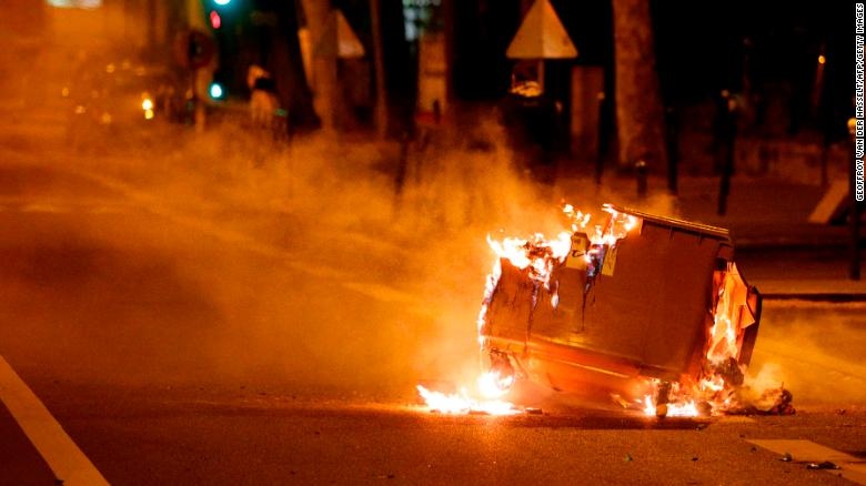 Covid-19 o Phap phoi bay cach biet giau ngheo va bat binh dang xa hoi hinh anh