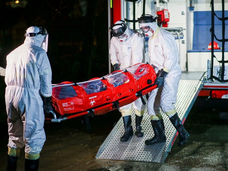 Phat hien moi ve bien chung bi an cua virus corona hinh anh