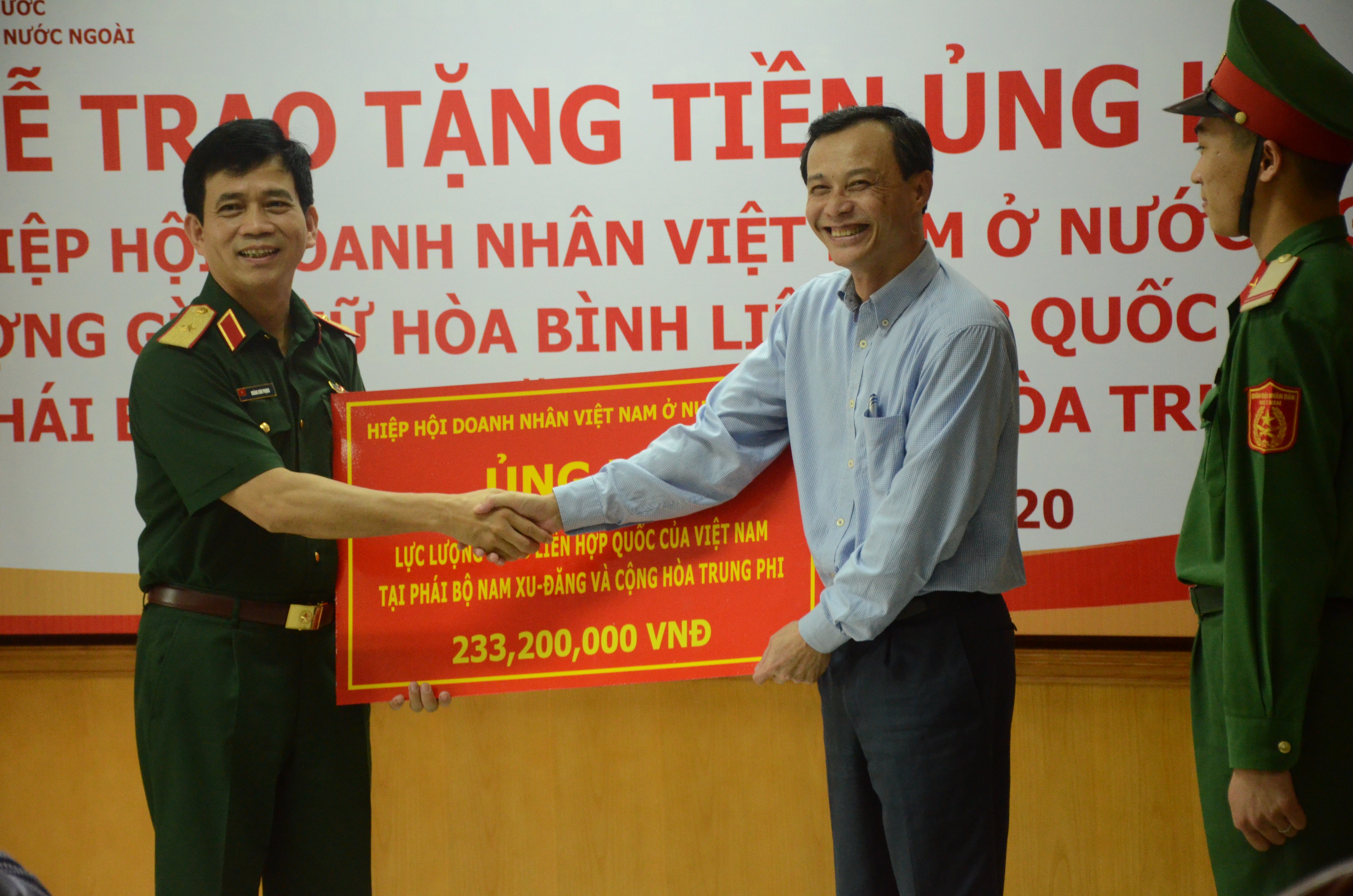 cong binh tham gia gin giu hoa binh anh 1