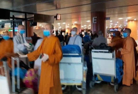 240 nguoi Viet o Myanmar duoc dua ve nuoc, ha canh o Da Nang hinh anh