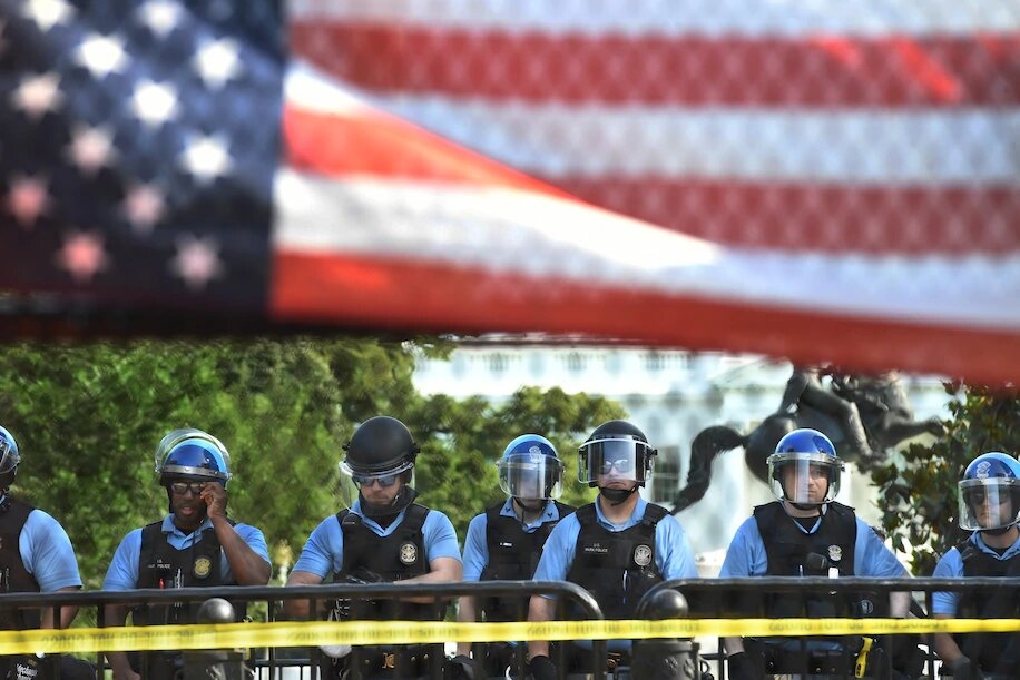 Them tuong rao den, xa thu ban tia - Nha Trang bien thanh ‘phao dai’ hinh anh