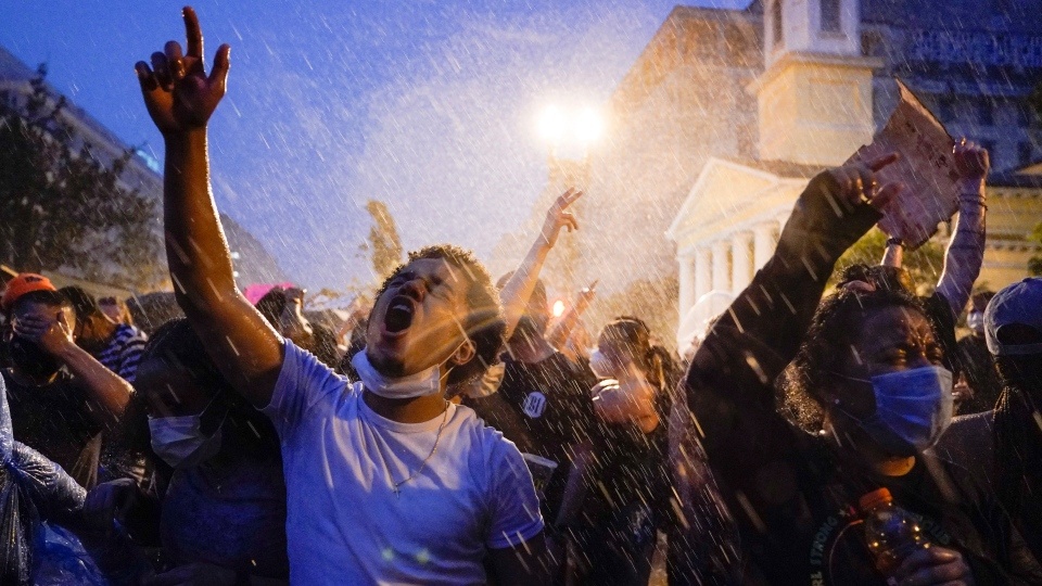 Viet Nam khuyen cao cong dan tranh den khu vuc co bieu tinh o My hinh anh