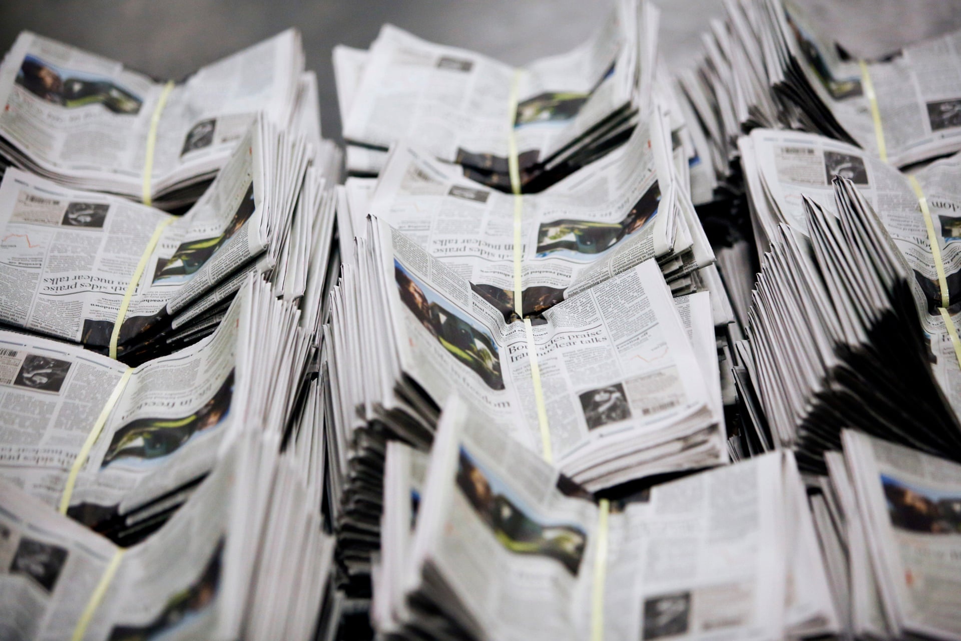 bao chi anh huong dich Covid-19 anh 4