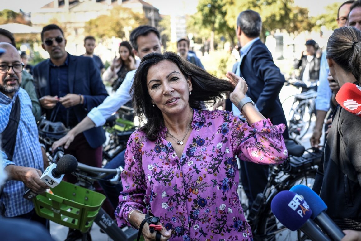 ‘Nu hoang’ chua muon roi ngoi vuong o Paris hinh anh