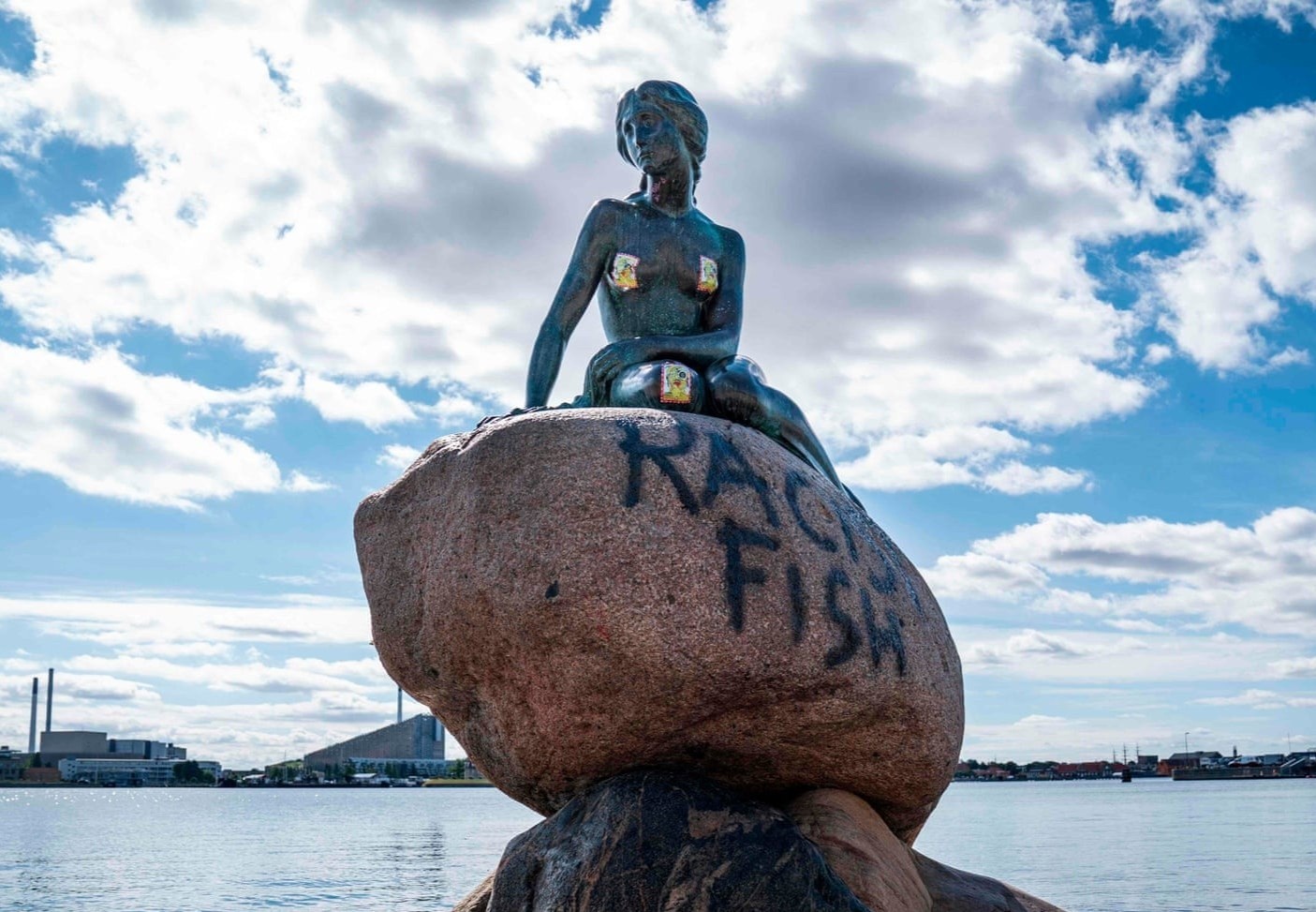 Nang tien ca o Dan Mach bi ve bay la ‘ca phan biet chung toc’ hinh anh