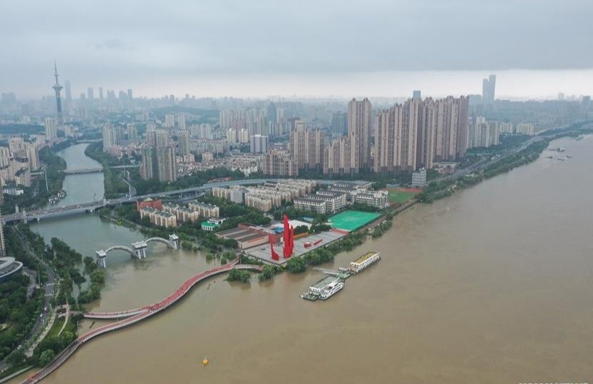 Song Truong Giang tiep tuc dang cao, vuot muc bao dong o Nam Kinh hinh anh