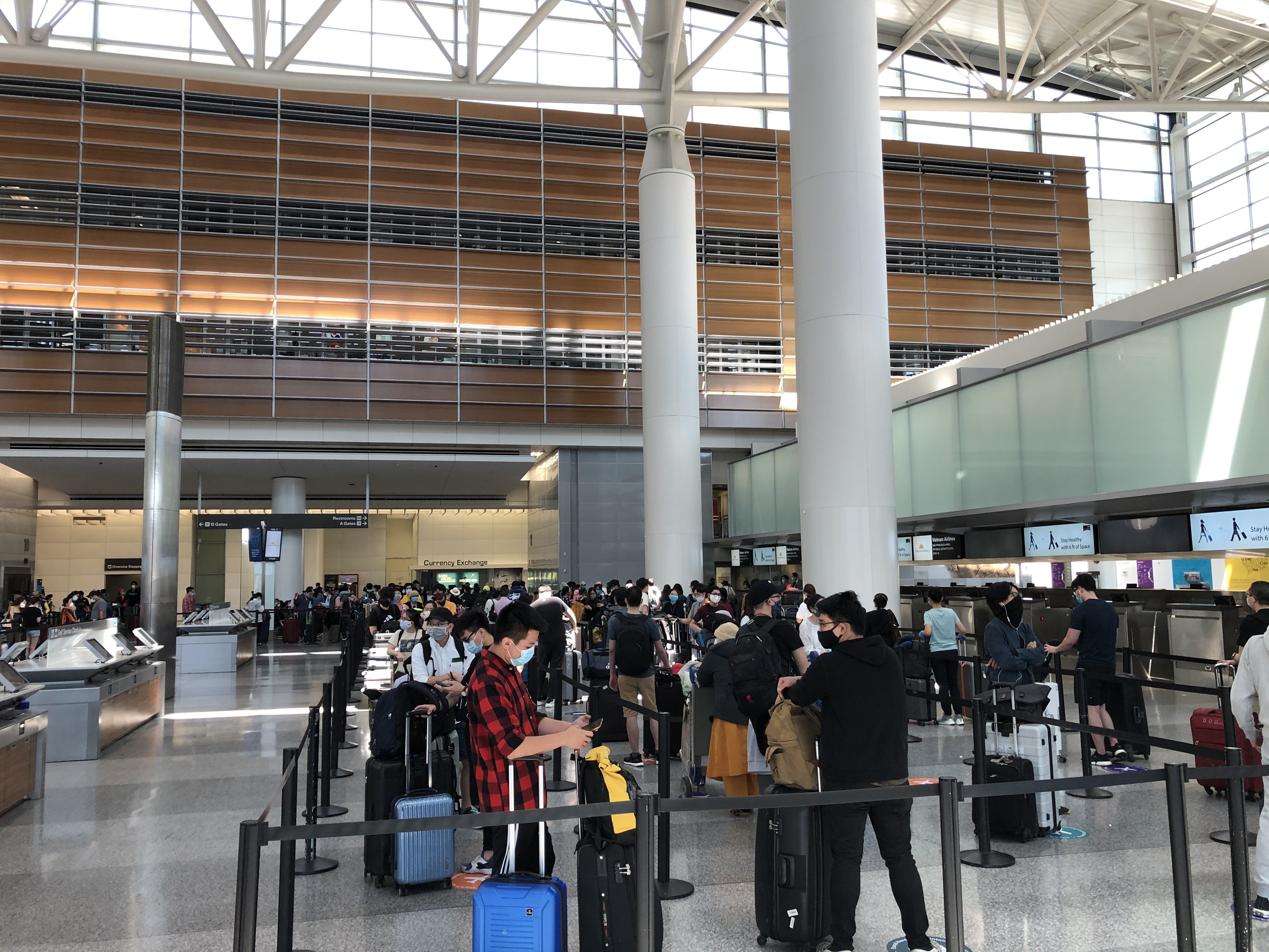 Hon 280 nguoi Viet Nam o My ve nuoc, ha canh o Van Don hinh anh