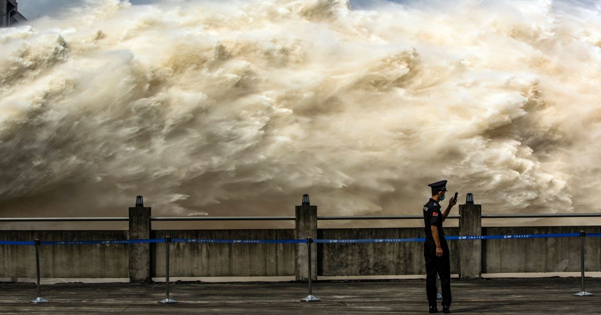 Mua lu o Trung Quoc la thien tai, nhung thiet hai co phai ‘nhan tai’? hinh anh
