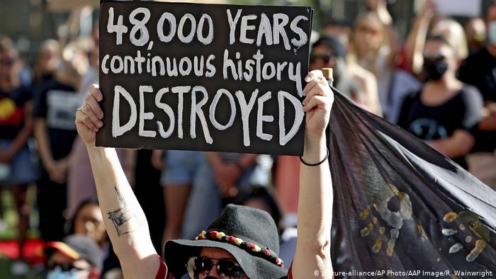 Cong ty pha di tich 46.000 nam, ba giam doc mat chuc o Australia hinh anh