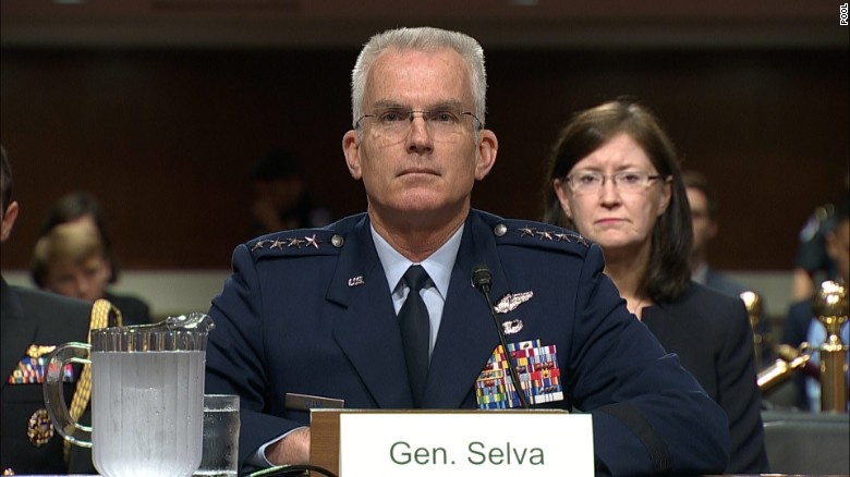 Vi tuong tung duoi quyen Tong thong Trump ky ten ung ho ong Biden hinh anh