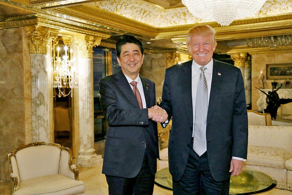 Abe: Toi thuyet phuc ong Trump bang golf va bieu do hinh anh