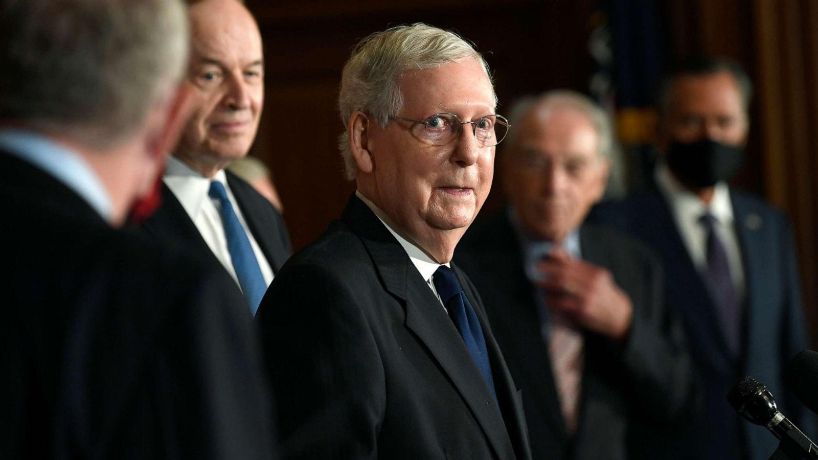 Phe Cong hoa im lang truoc cao buoc ong Trump ne thue hinh anh