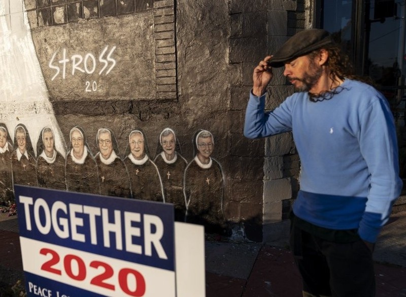 Cang thang, lo lang de nang cu tri My truoc bau cu hinh anh