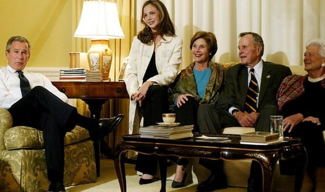 gia toc chinh tri Bush anh 1