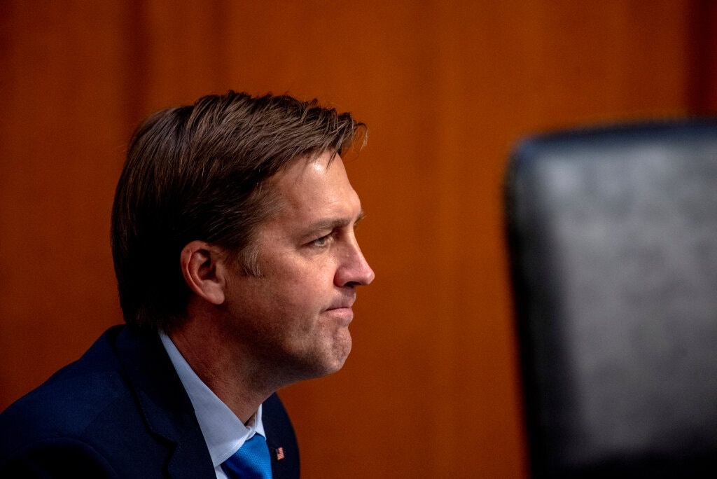 Cac nghi si Cong hoa xa roi ong Trump vi lo ‘that bai nhu Watergate’ hinh anh