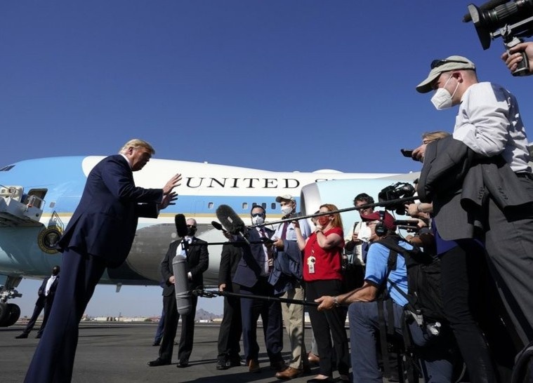 Ong Trump da kich bac si Fauci de thu hut cu tri hinh anh