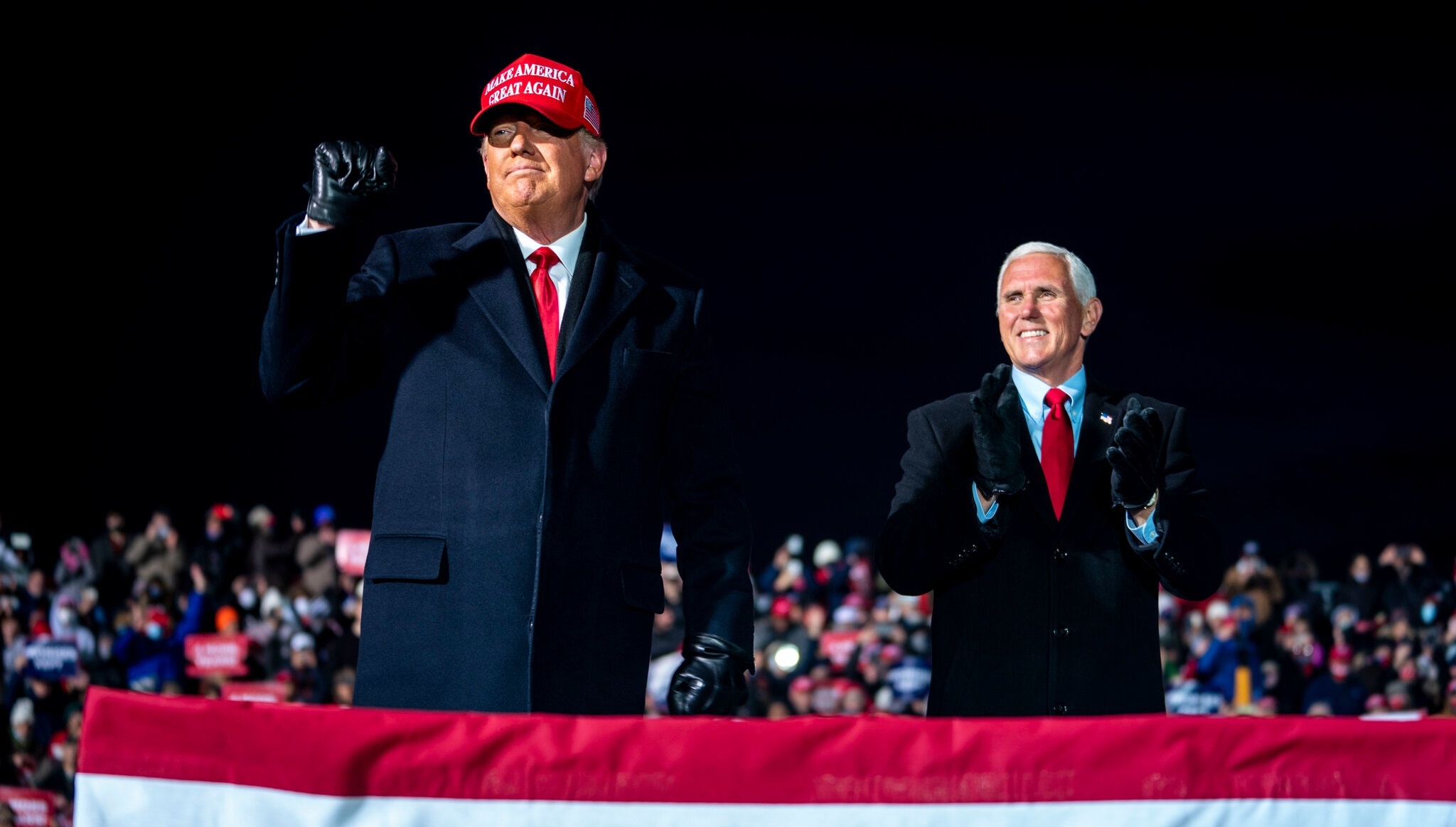 Nguoi My buoc vao ngay bau cu o hai bo 'vuc sau' chia cat hinh anh