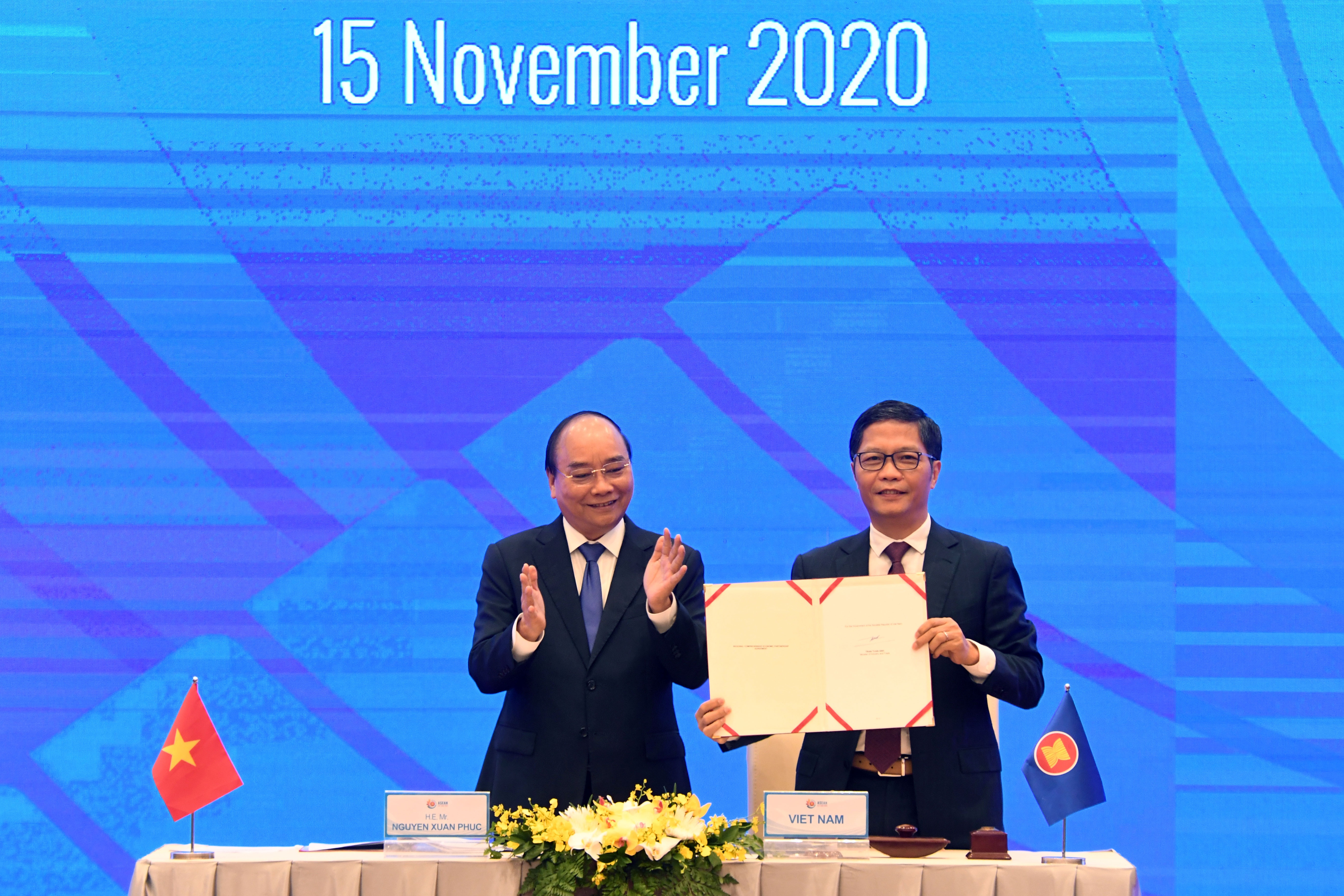 Le ky RCEP dac biet qua 16 man hinh hinh anh