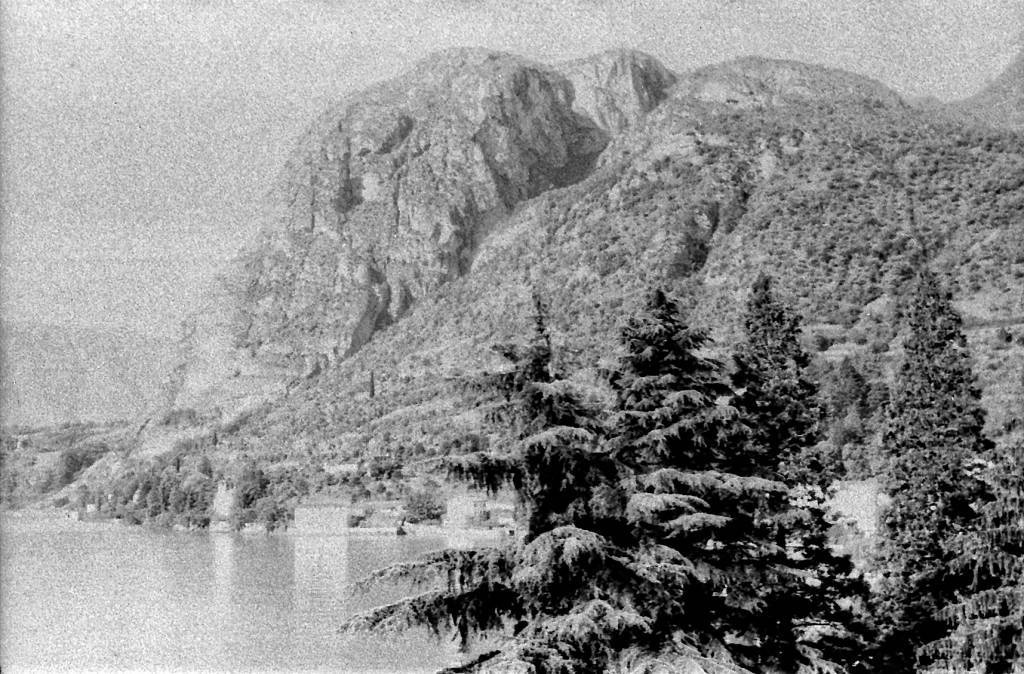 tim kiem co gai bi an trong anh den trang anh 16