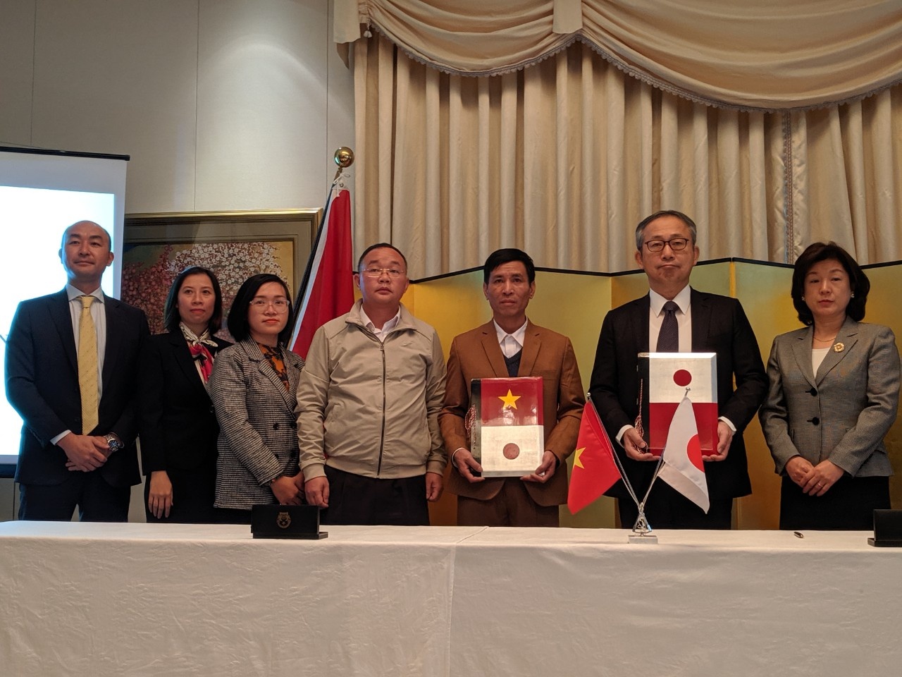 Nhat vien tro hon mot trieu USD cho 7 du an o cac dia phuong kho khan hinh anh