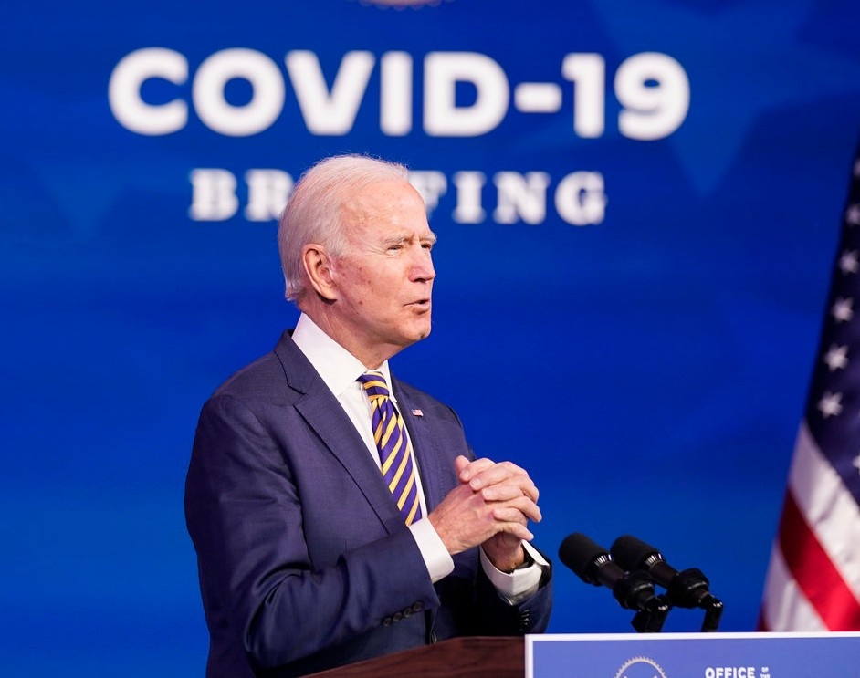 Ong Biden chi trich chinh quyen Trump ve tien do tiem phong Covid-19 hinh anh