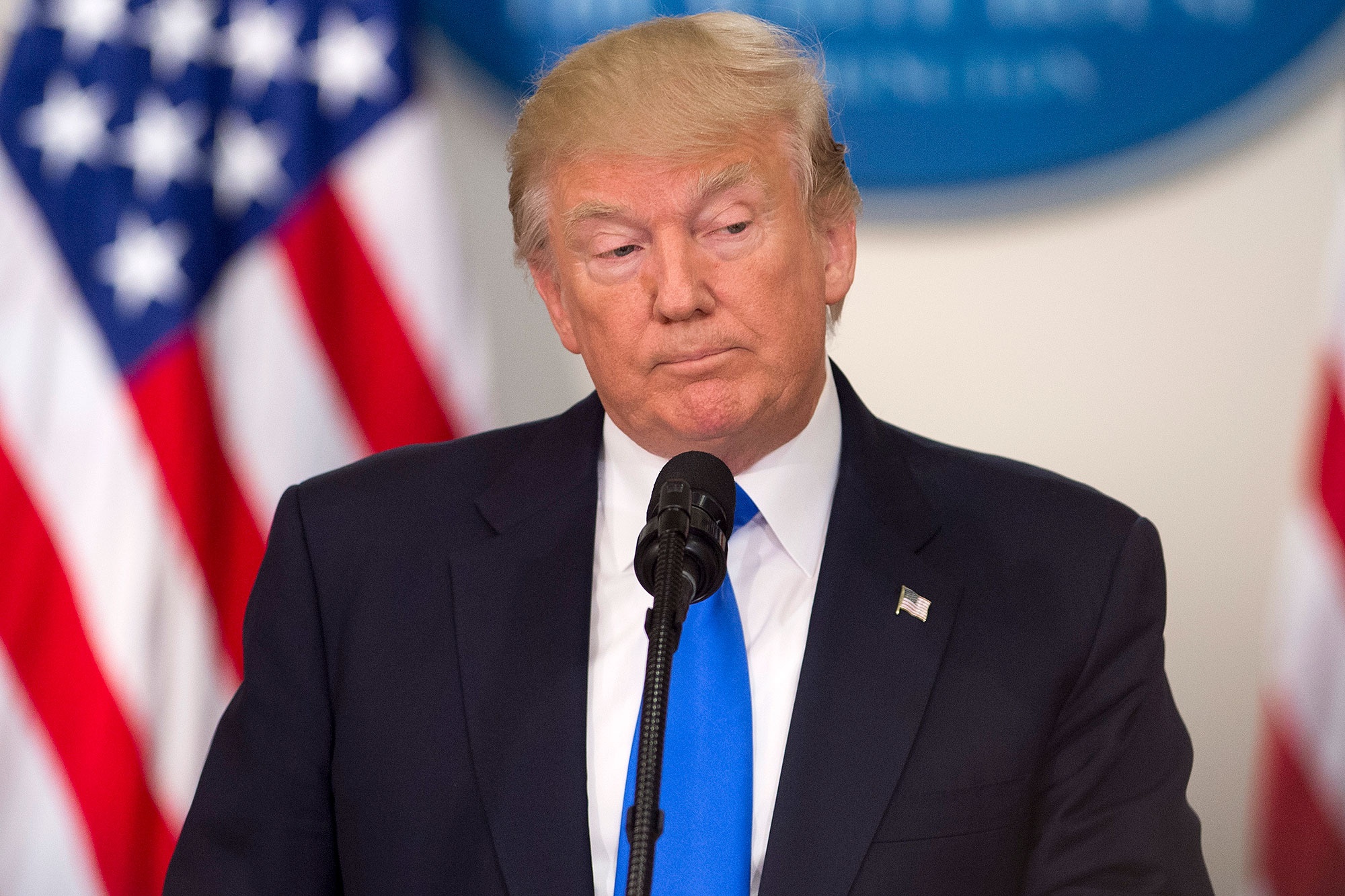 Them mot mang xa hoi cam vinh vien tai khoan cua ong Trump hinh anh