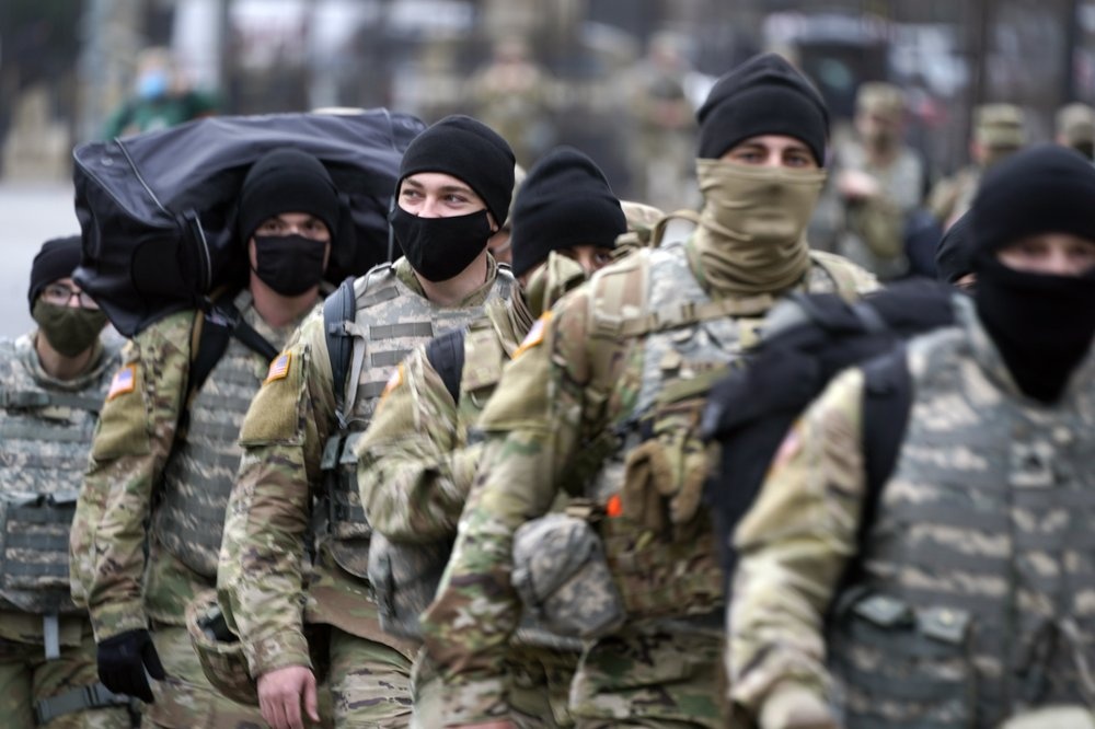 FBI kiem tra ly lich toan bo 25.000 ve binh bao ve le nham chuc hinh anh