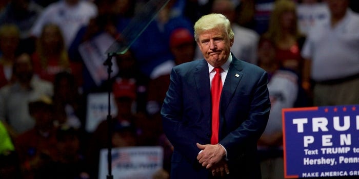 'Thi truong mua ban suat an xa nhon nhip truoc ngay TT Trump roi chuc' hinh anh