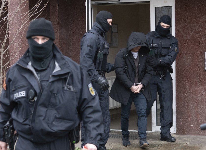 Duc tran ap 'mang luoi khong lo’ mua ban nguoi Viet khap chau Au hinh anh