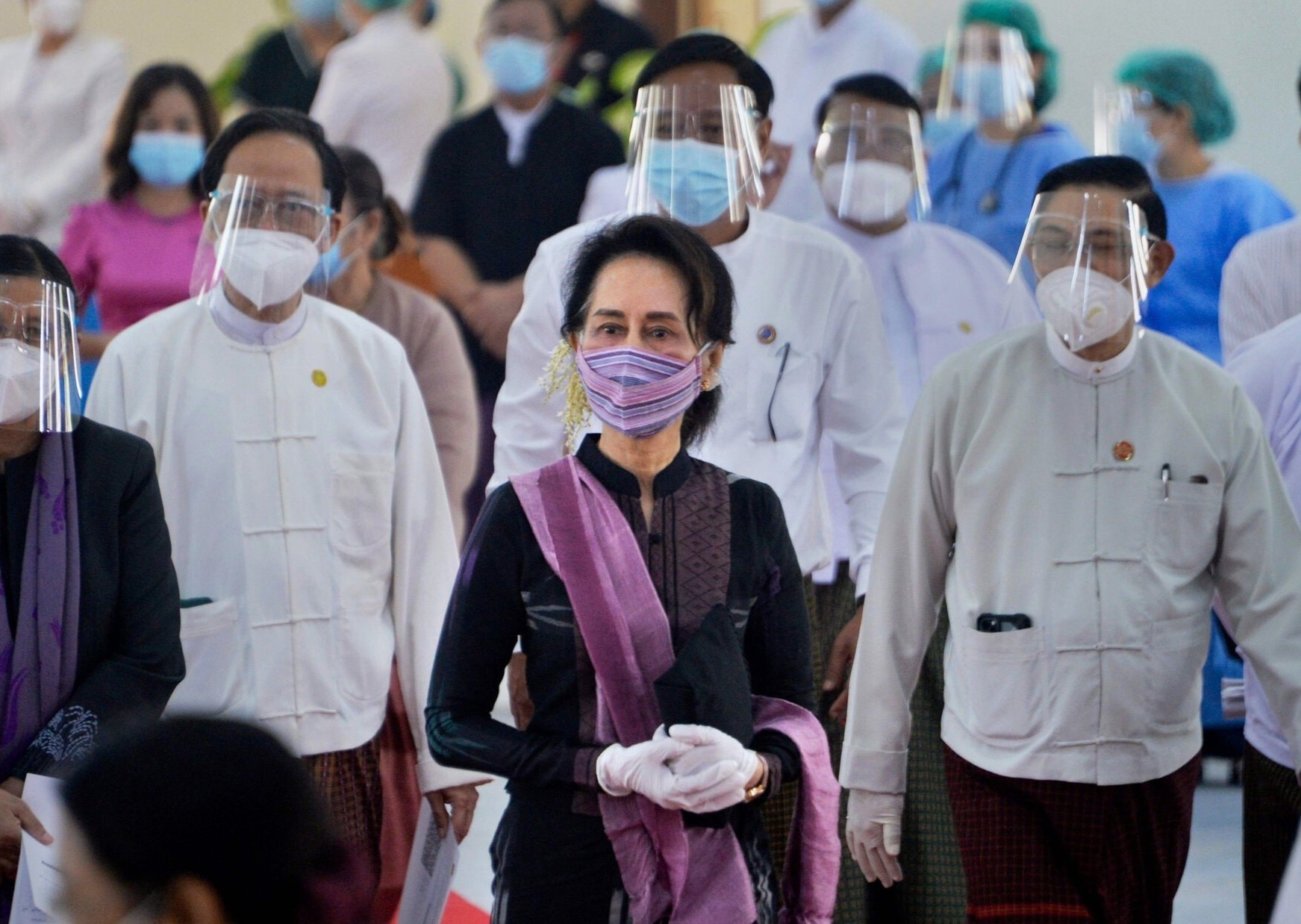 Quan doi Myanmar sa thai 24 bo truong va thu truong hinh anh