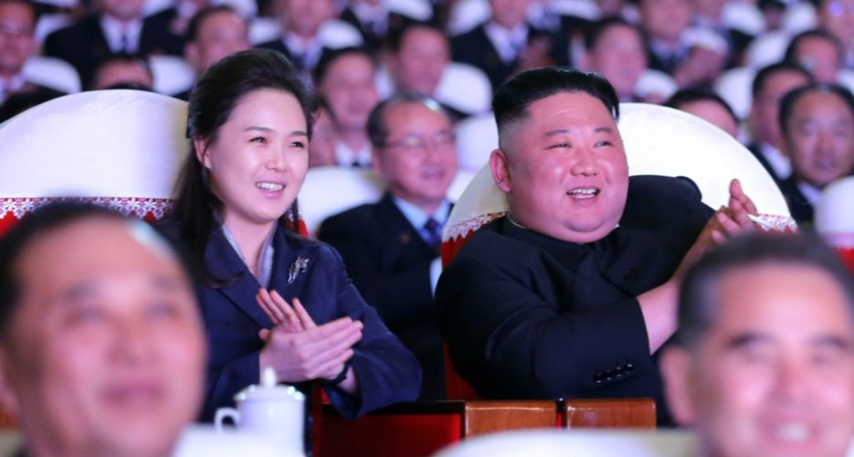 Vo ong Kim Jong Un tai xuat sau mot nam hinh anh
