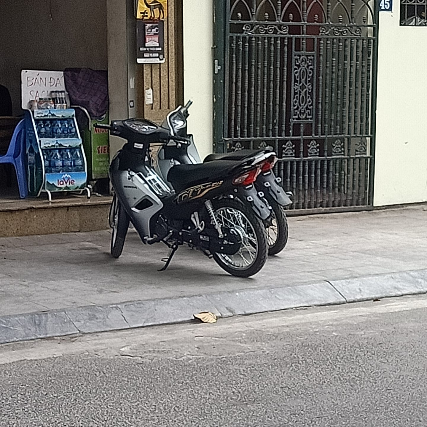 sam so nguoi nuoc ngoai ha noi anh 8