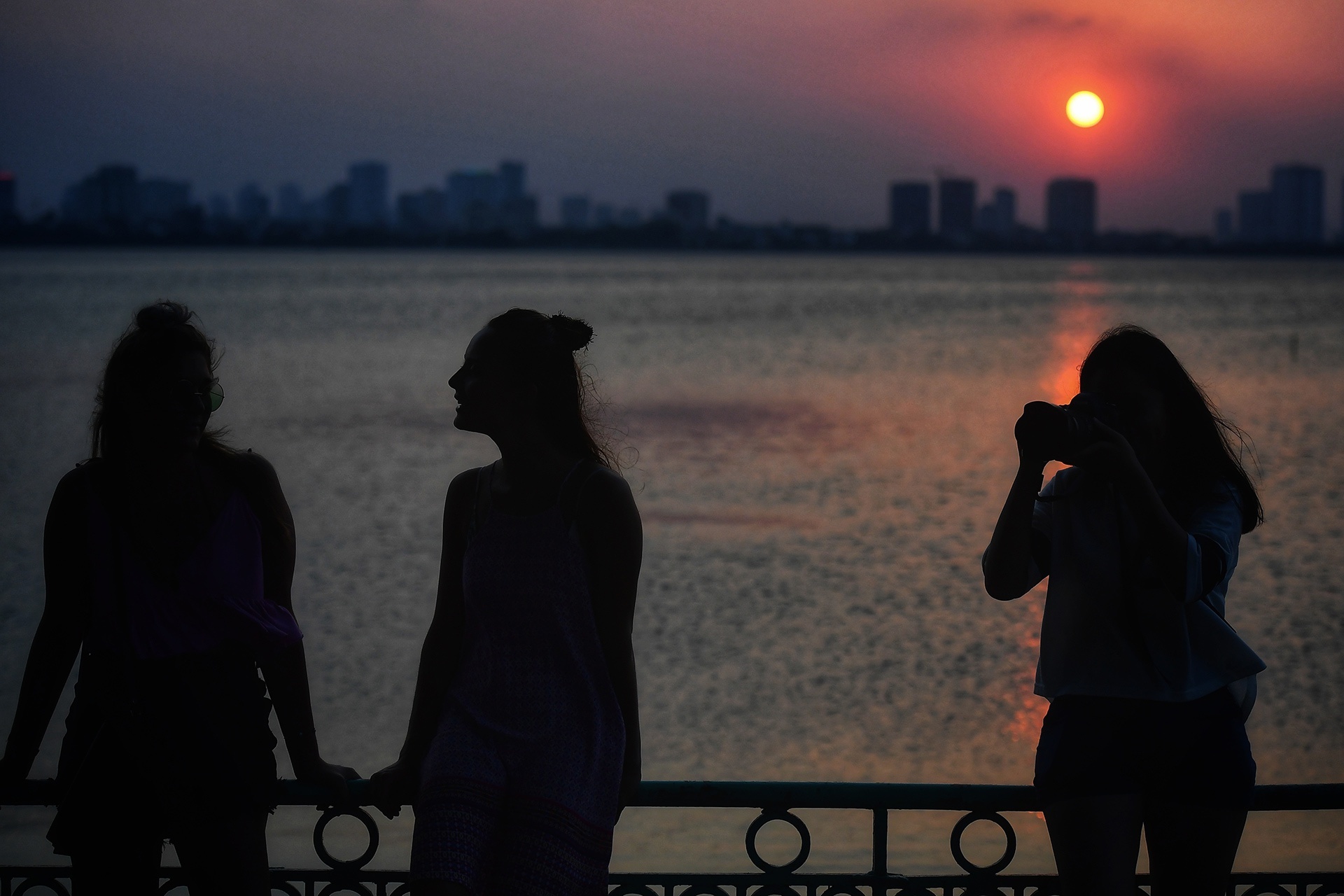 Phu nu nuoc ngoai bi sam so o ho Tay - van nan da keo dai nhieu nam hinh anh