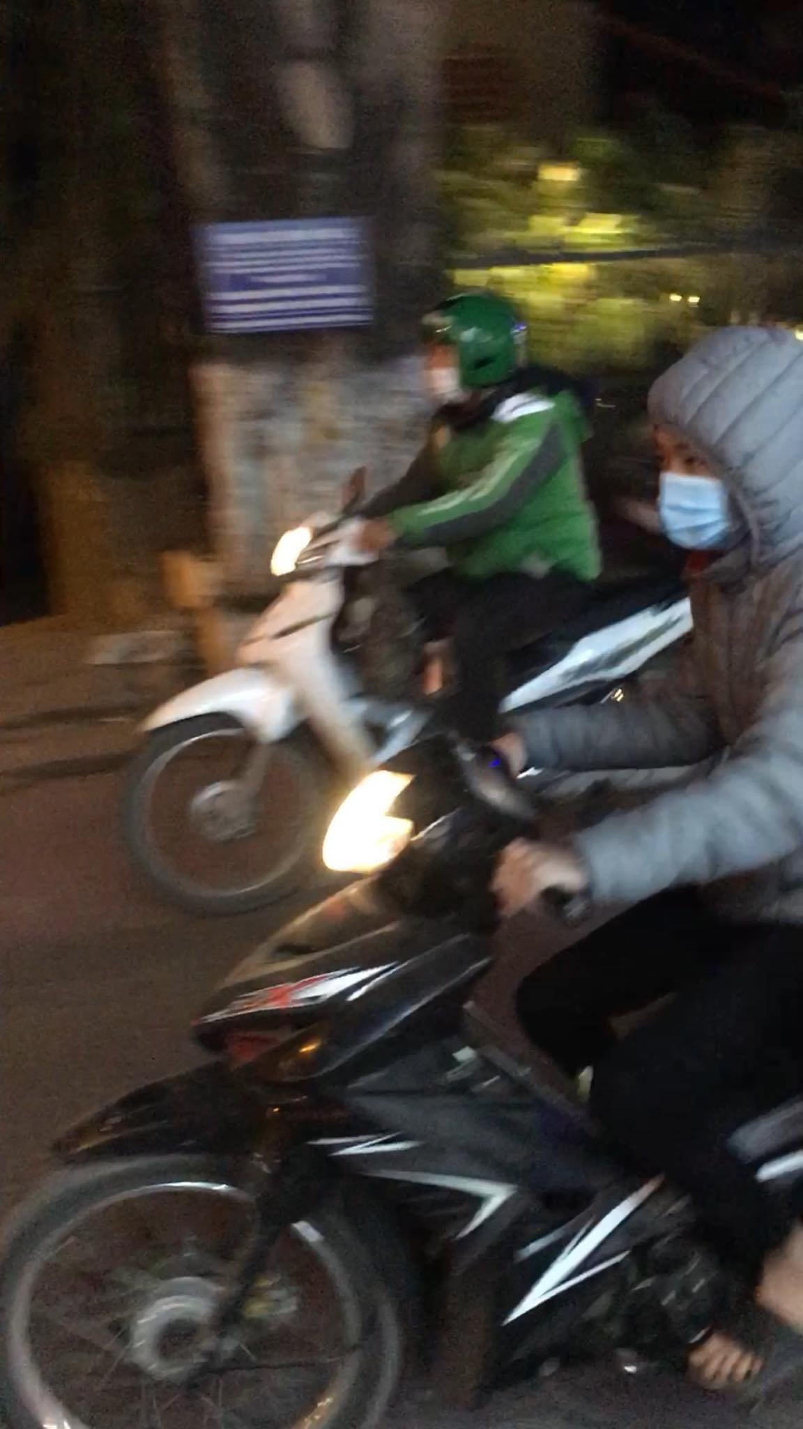 phu nu nuoc ngoai bi sam so o ho tay anh 3