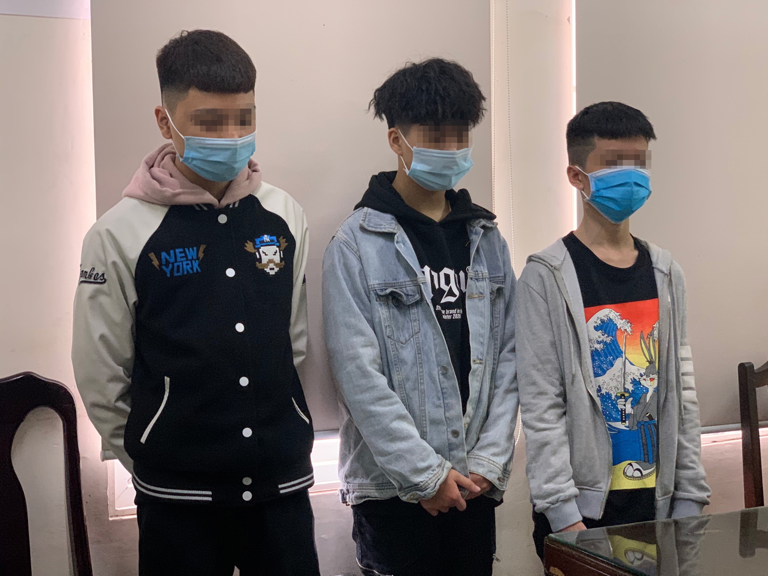 phu nu nuoc ngoai bi sam so o ho tay anh 7