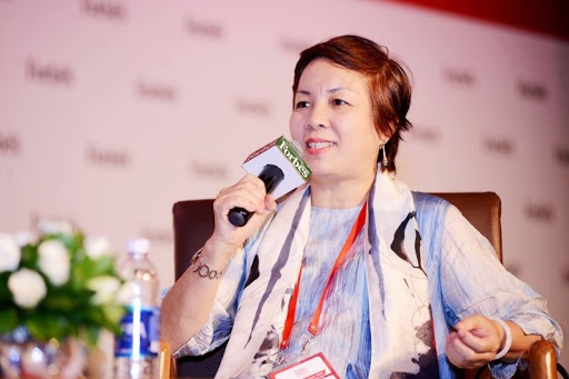 phu nu nuoc ngoai bi sam so o ho tay anh 6