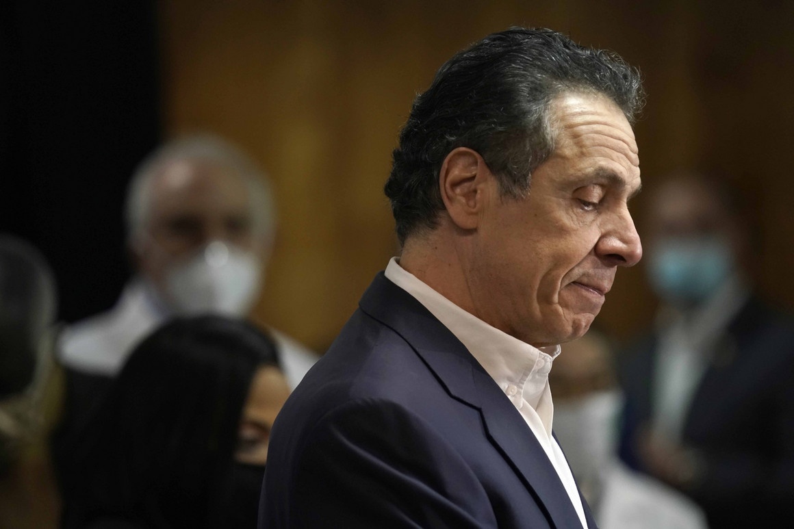 Them phu nu to thong doc New York quay roi tinh duc hinh anh