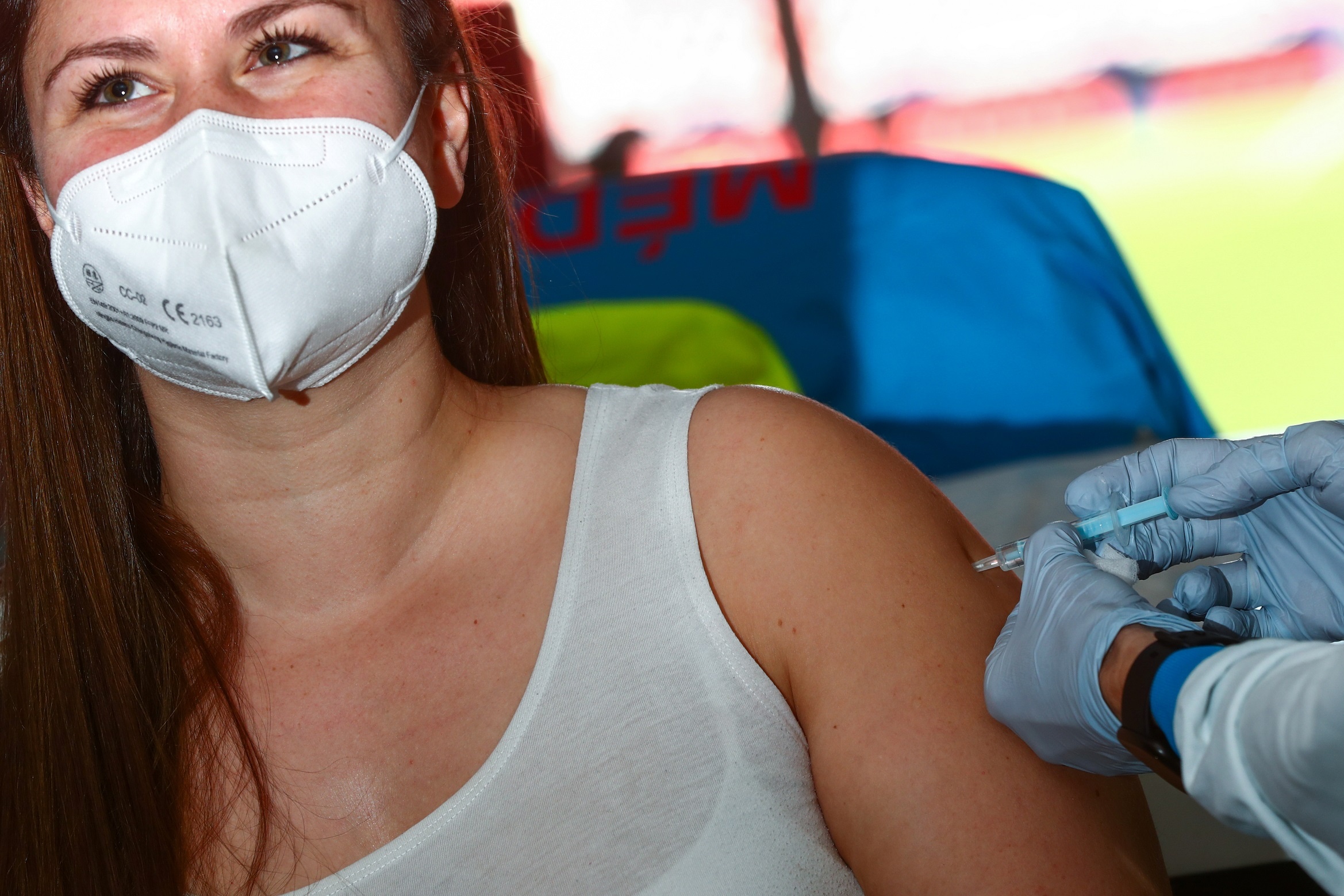 Vi sao chien dich tiem vaccine cua chau Au bi hoai nghi? hinh anh