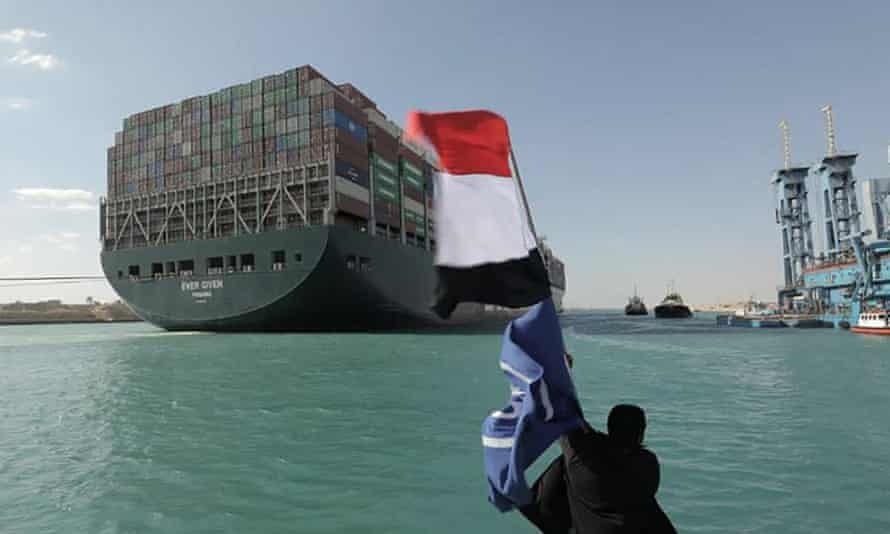 taumac ket o kenh dao Suez anh 1