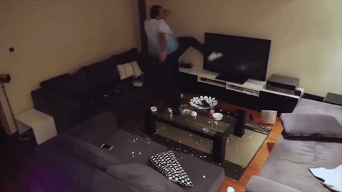 Hau qua cua viec khong cho ban trai xem Euro hinh anh