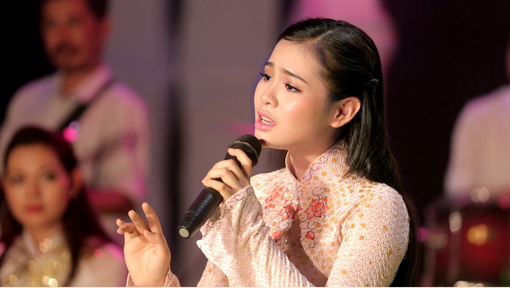 Vi sao khan gia lai yeu thich dong nhac Bolero? hinh anh